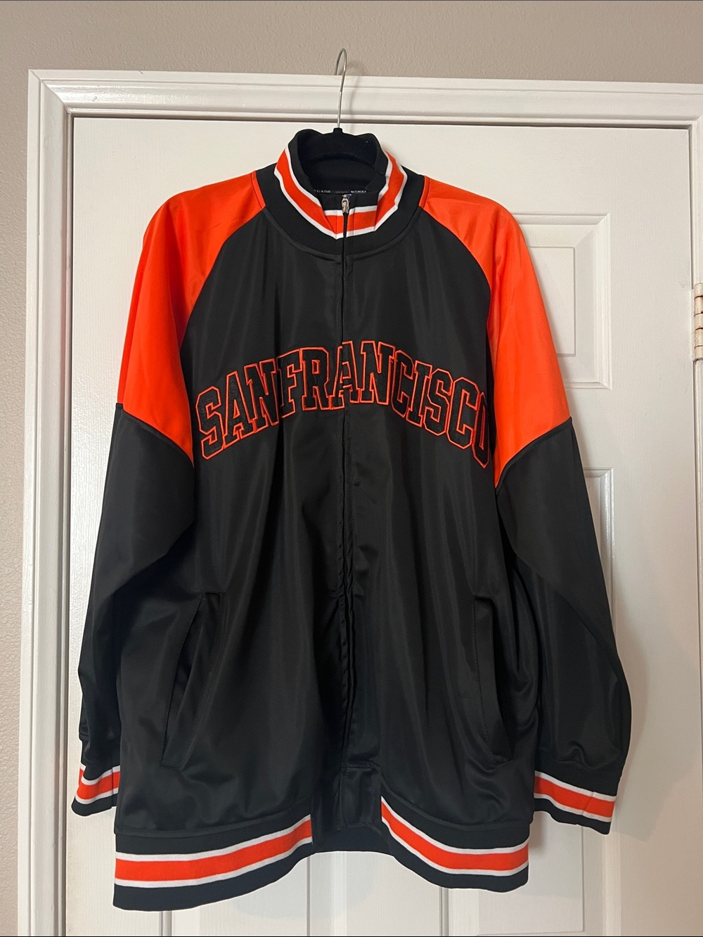SF Giants Vintage Zip Up jacket. XL front pockets. Great quality for the #1 fan!